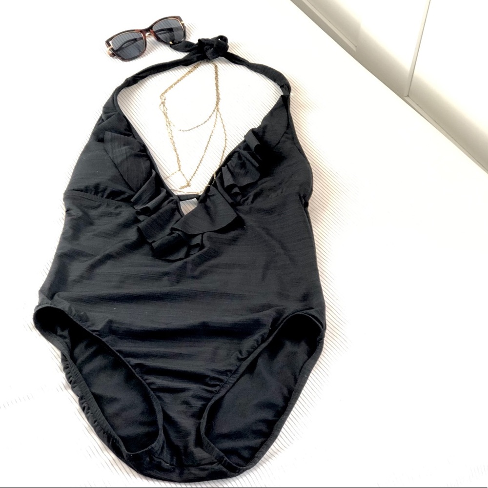 Classic/sexy black halter swimsuit
